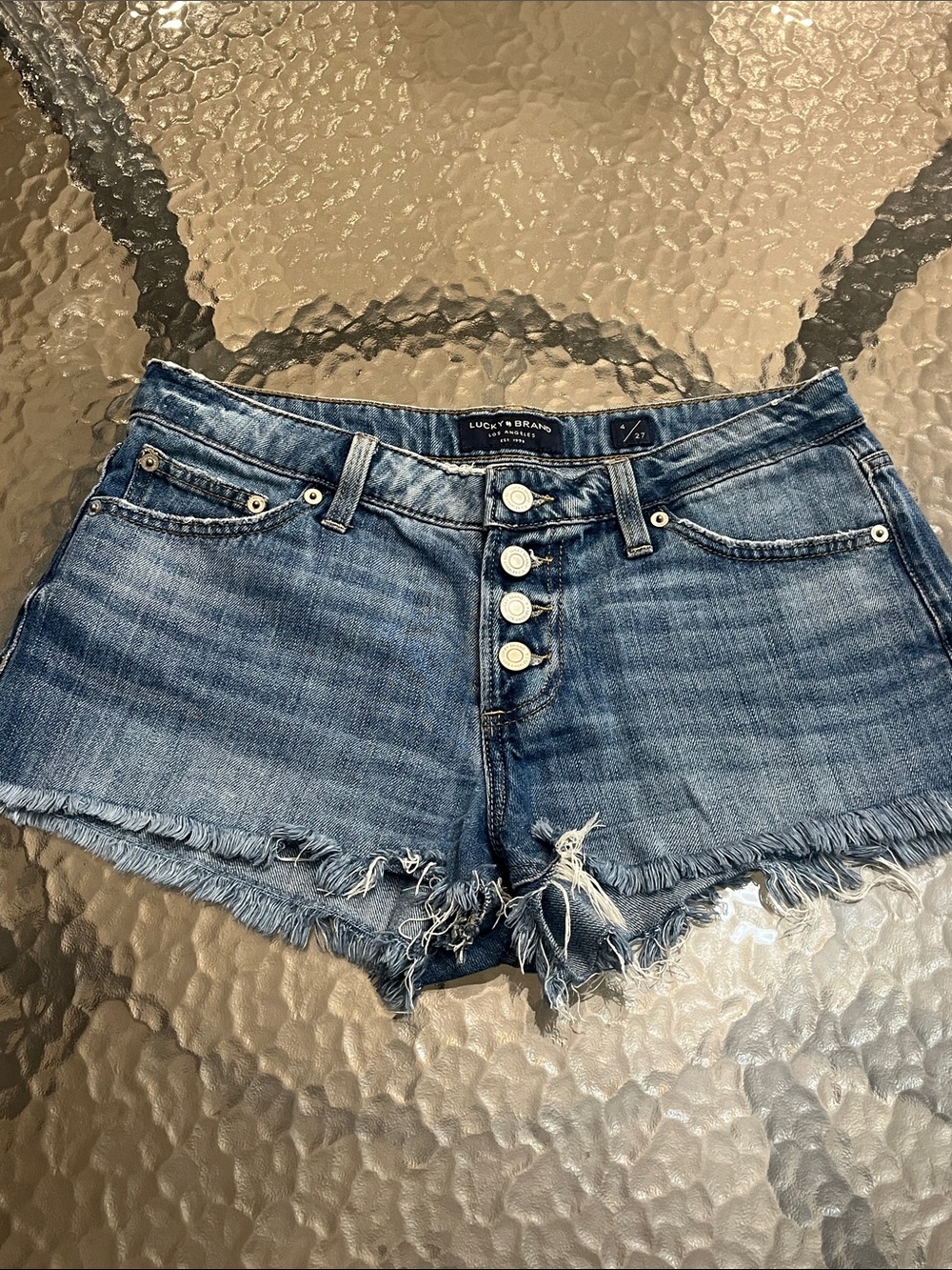 Lucky Brand The Cut Off Distressed Button Up Shorts. Size 4/27
